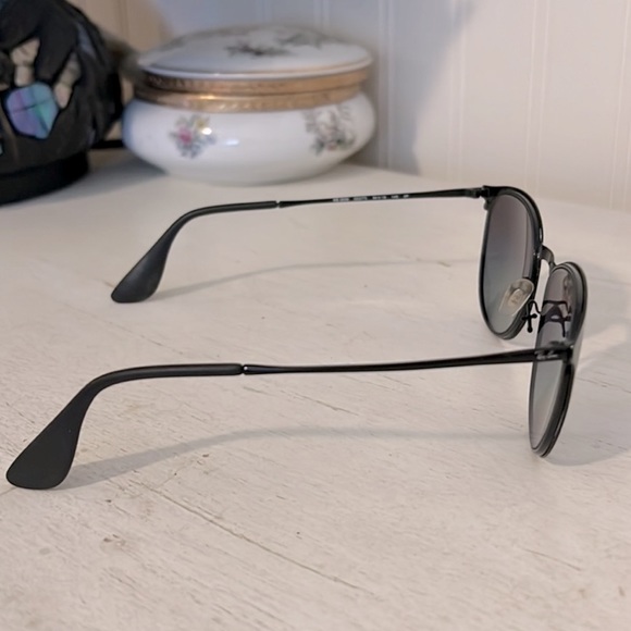 Ray Ban Erika polarized sunglasses black. RB3539 main image 4